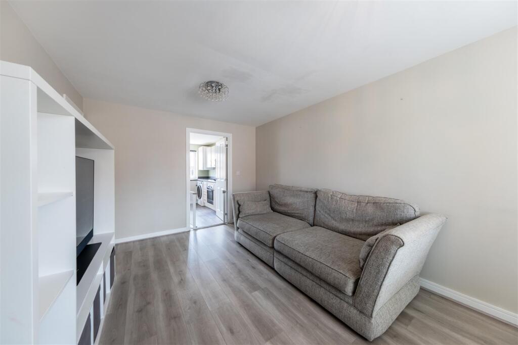 Hazelhurst Way, Tarporley photo 3