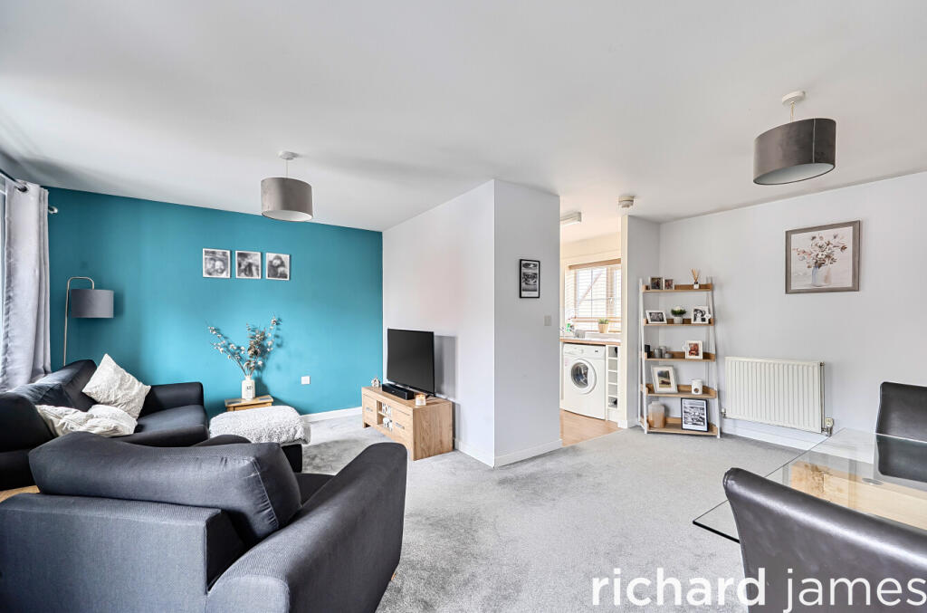 Cloatley Crescent, Royal Wootton Bassett, SN4 photo 4