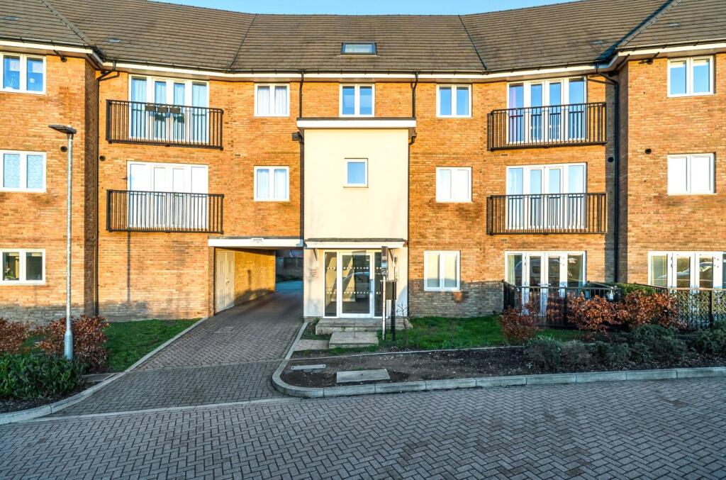 1-bed flat on Ellwood Fields, Binfield, Bracknell, £240,000