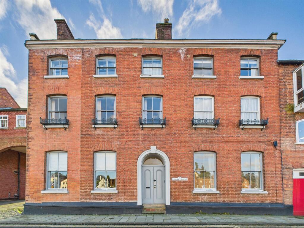 1-bed flat on Severn Side South, Bewdley, £145,000