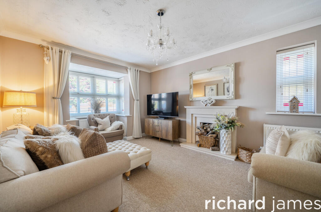Osterley Road, Haydon Wick, Swindon, SN25 photo 4