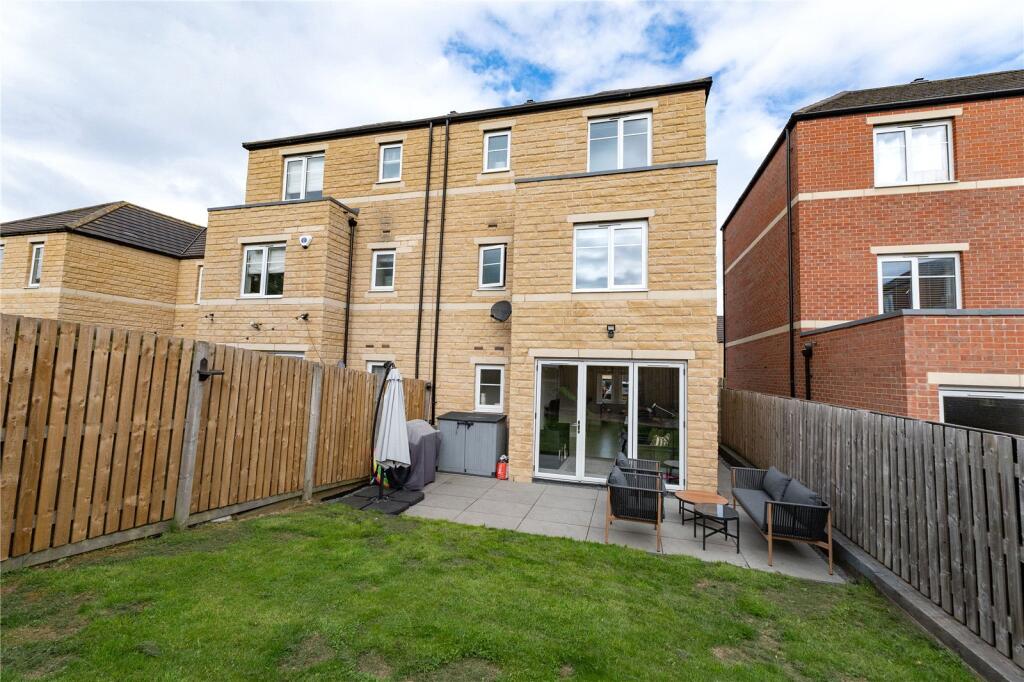 Carr Beck Rise, Apperley Bridge - More
