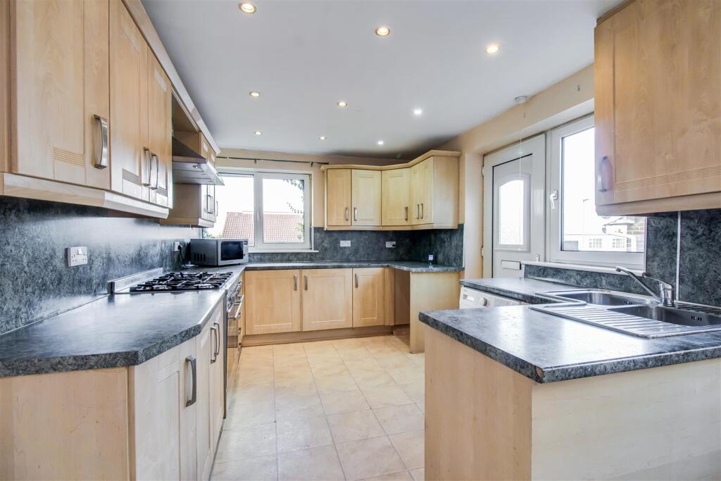Oakland Drive, Netherton, Wakefield photo 3