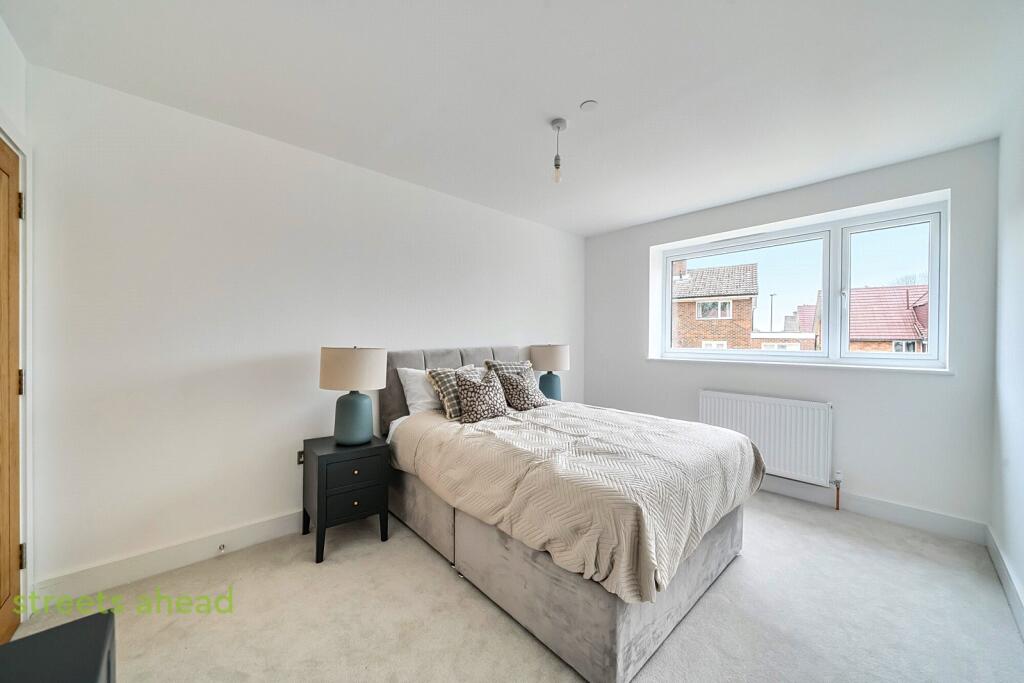 House in Croydon - More