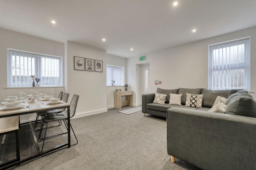 Main image of property: Kingsway,Stoke-on-trent,ST4 1JH