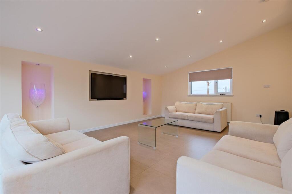 House in Blantyre, Wheatlands, High Blantyre - View 2
