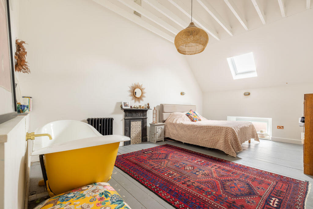 Additional image 13 of Unique 6 bedroom detached property on Bruton High Street