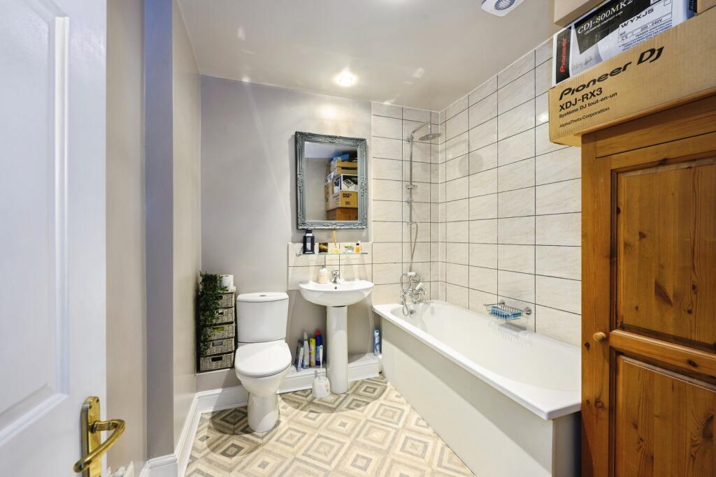 Apartment in London - More