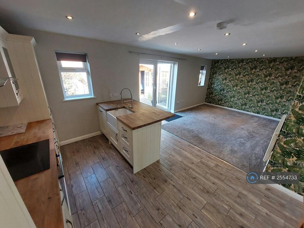 House in Lincoln - View 4