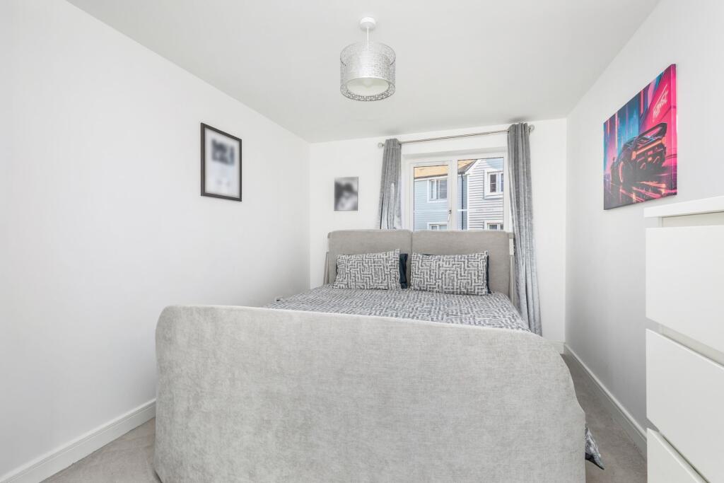 Apartment in Redhill - View 5