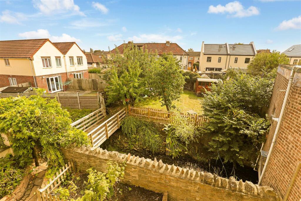 A Substantial Victorian Detached Family Home on Old Street, Clevedon image 4