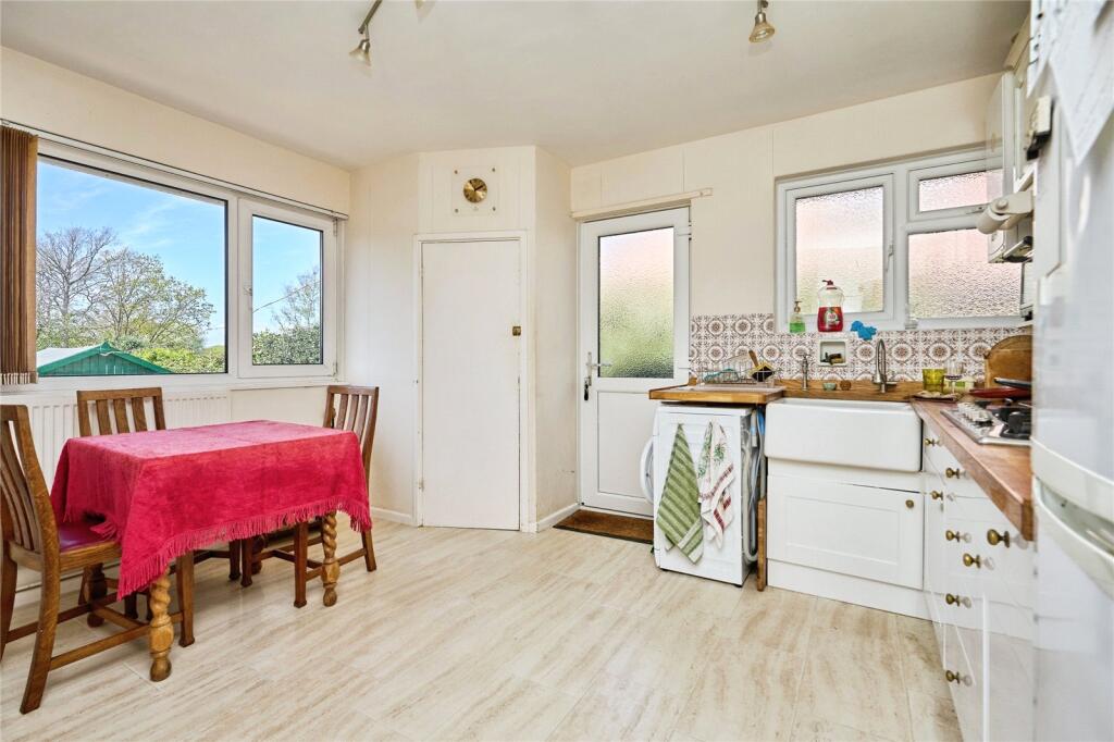House in Sandown, Lake - View 4