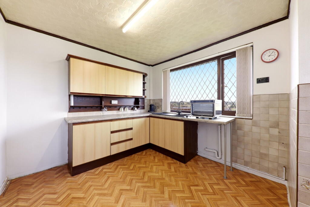 Wrenbury Crescent, Cookridge, Leeds, LS16 7EF photo 4