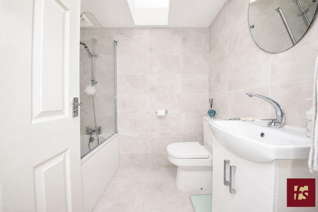 House in Crowthorne, Oakham Park, Wokingham - View 5