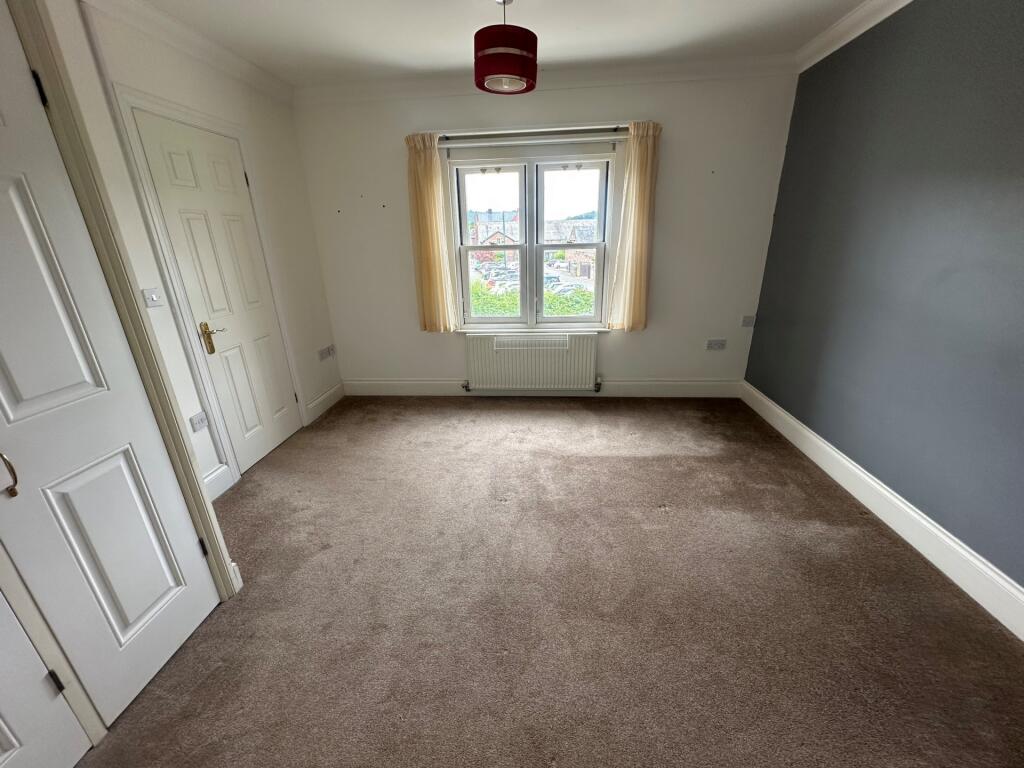 Apartment in Newport - View 4