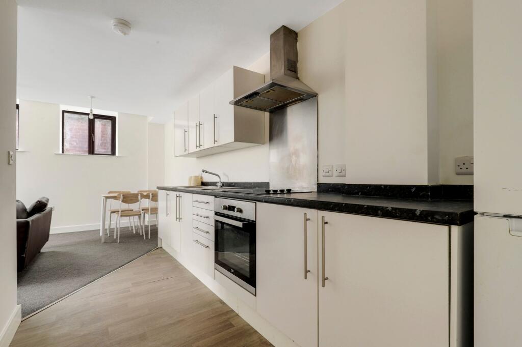 Apartment in Nottingham, Carrington - View 2