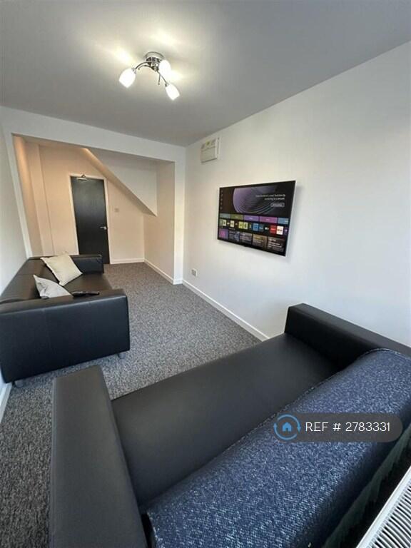 6 bedroom terraced house for rent