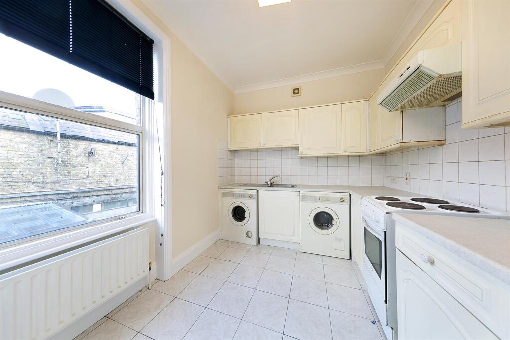 Apartment in London, Strawberry Hill - View 2