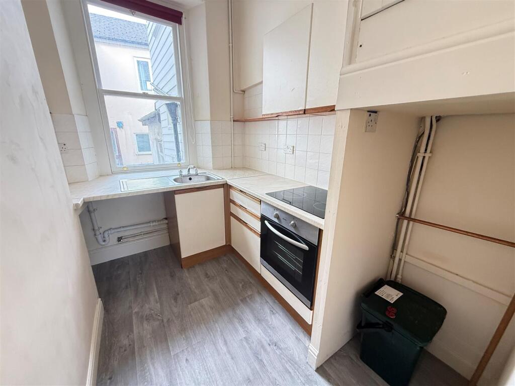 Apartment in Exeter - View 4