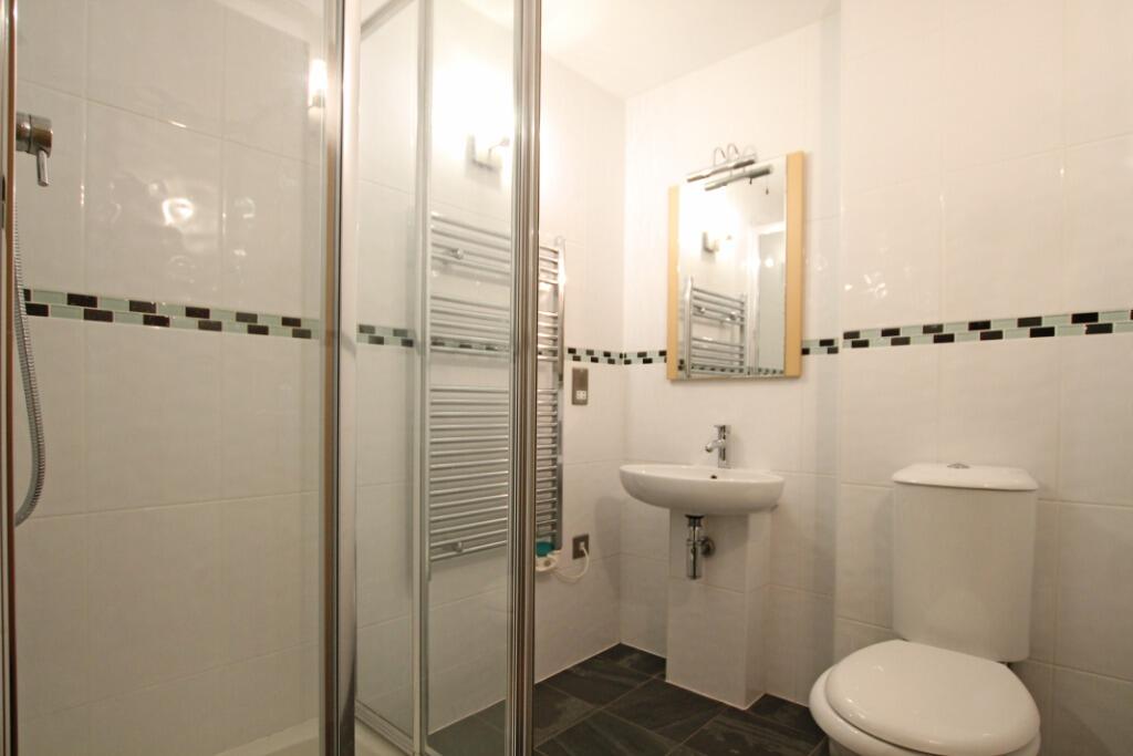 Apartment in Bradford, Shipley - More