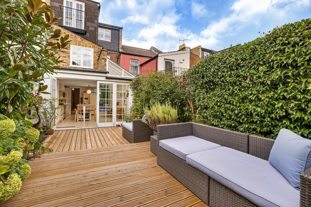 House in London - View 2