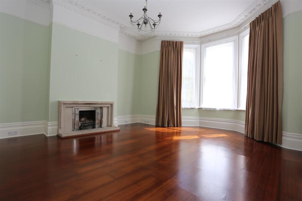 Apartment in Hove, Brighton and Hove - View 3