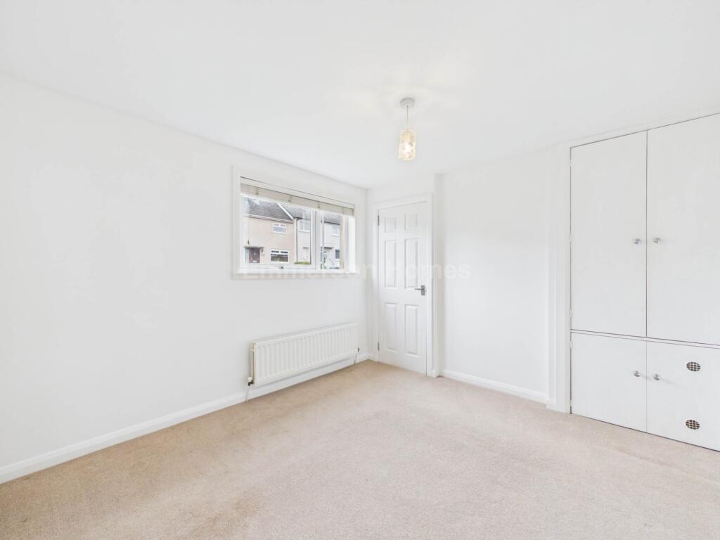 Apartment in Paisley, Renfrewshire - More