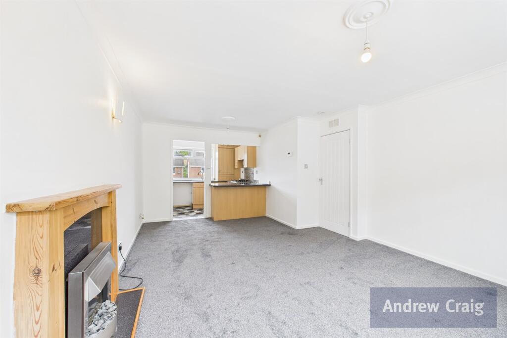 129, Haggerston Crescent photo 2