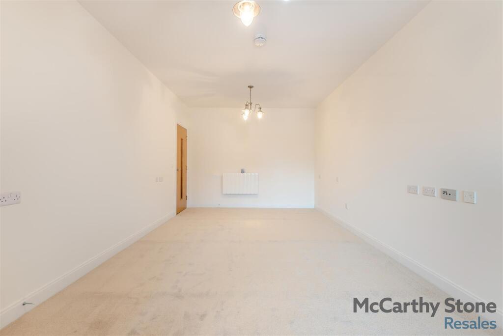 Apartment in Gloucester - View 3
