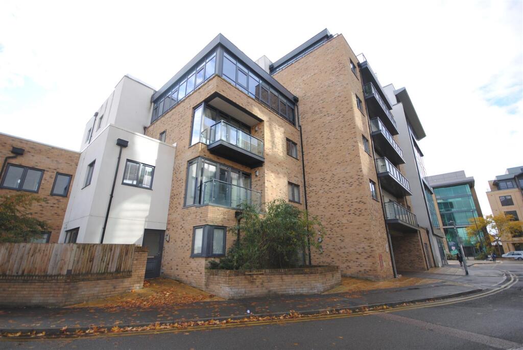 Main image of property: Hemingford Court, Watford