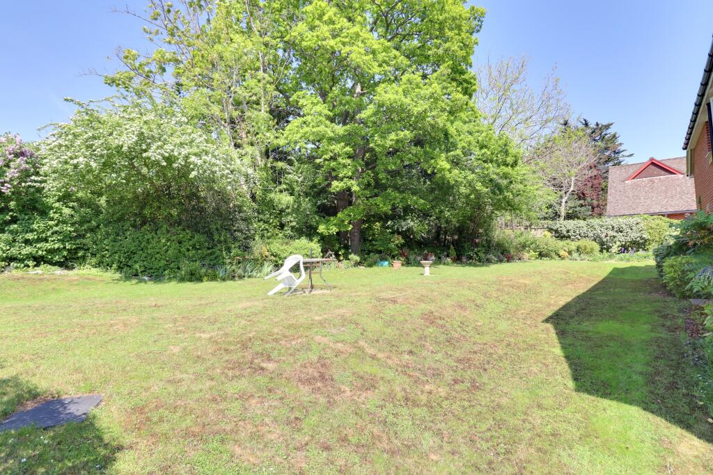Apartment in Havant, Cowplain - More