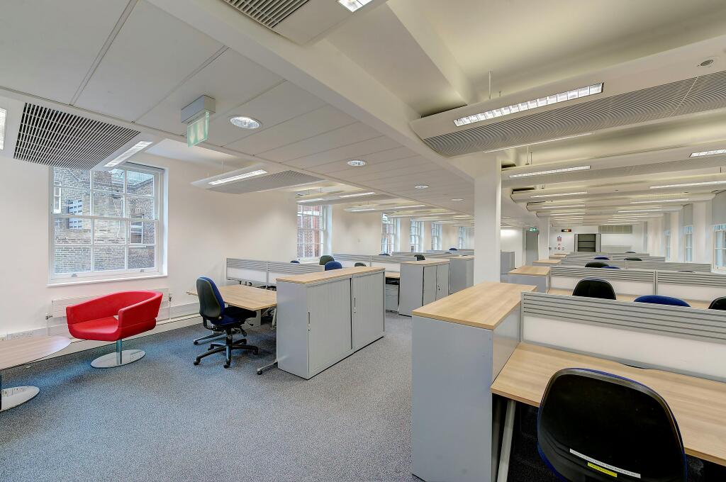 8 storeys gate 375025 office3.jpg