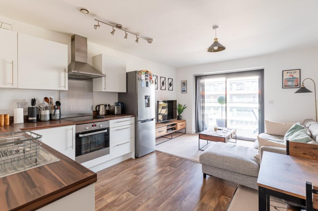 Kingman Way, Newbury, Berkshire, RG14 photo 2