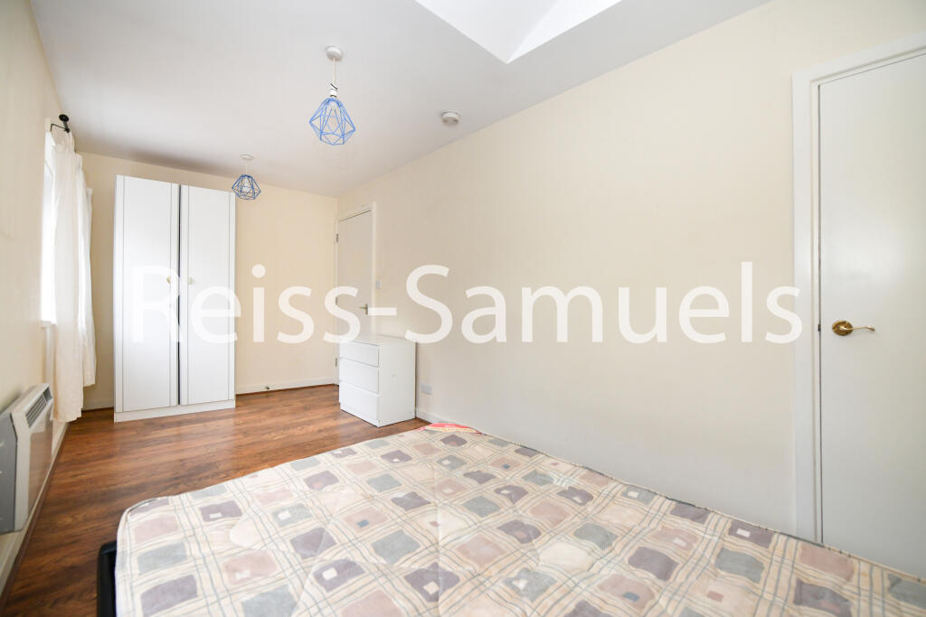5 bedroom town house for rent