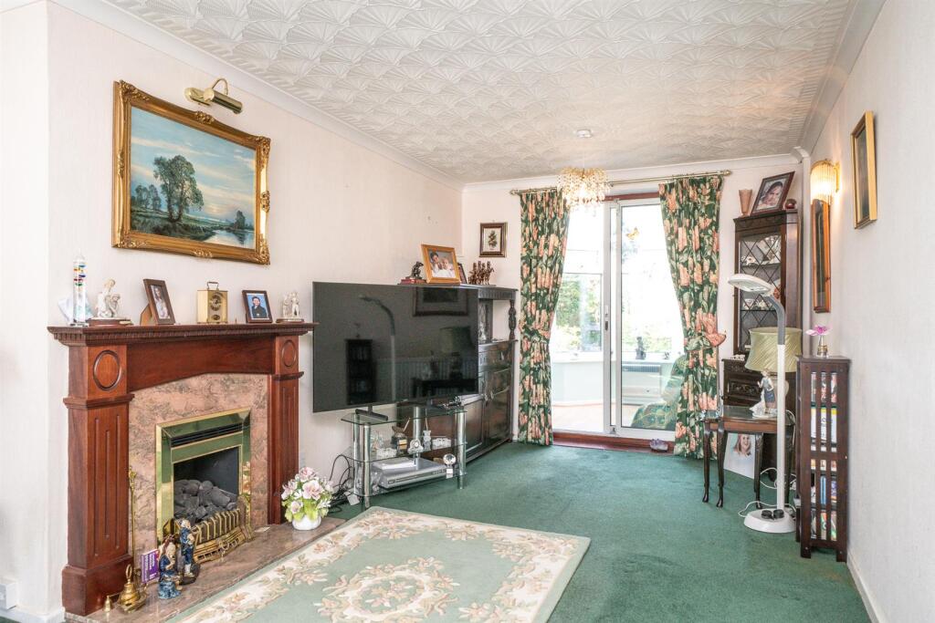 House in St Albans, New Greens - More