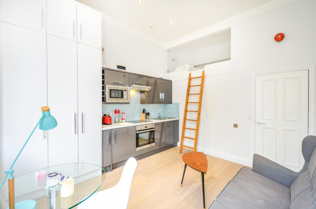 Studio flat for rent
