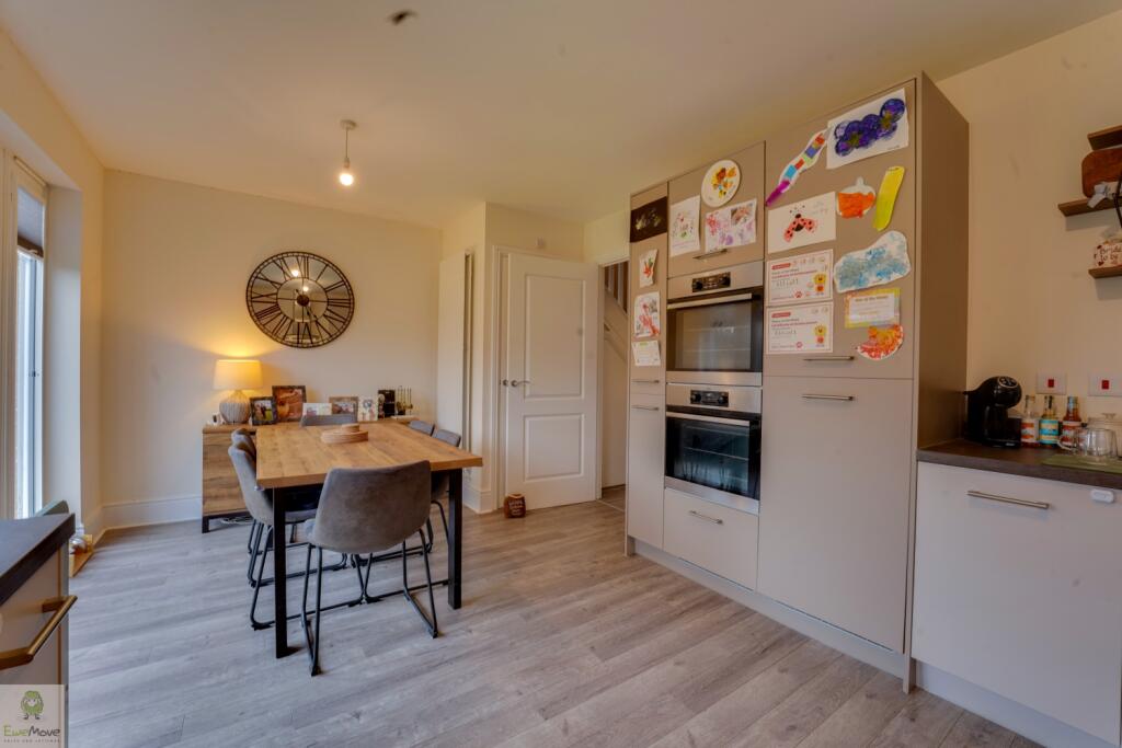 37 Oberton Gardens, Stafford photo 4