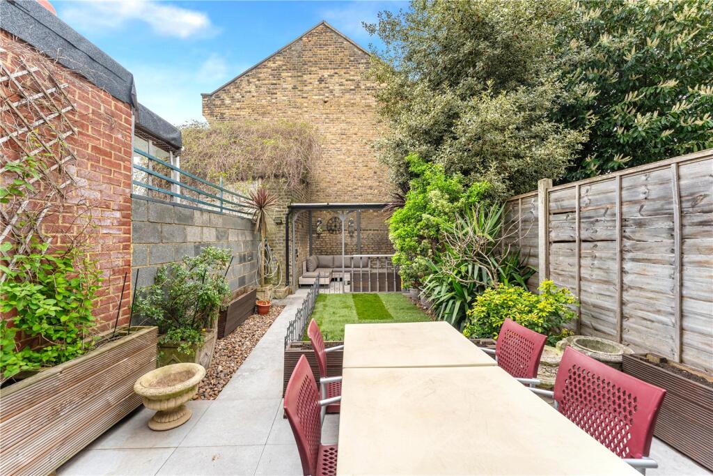 House in London - View 3