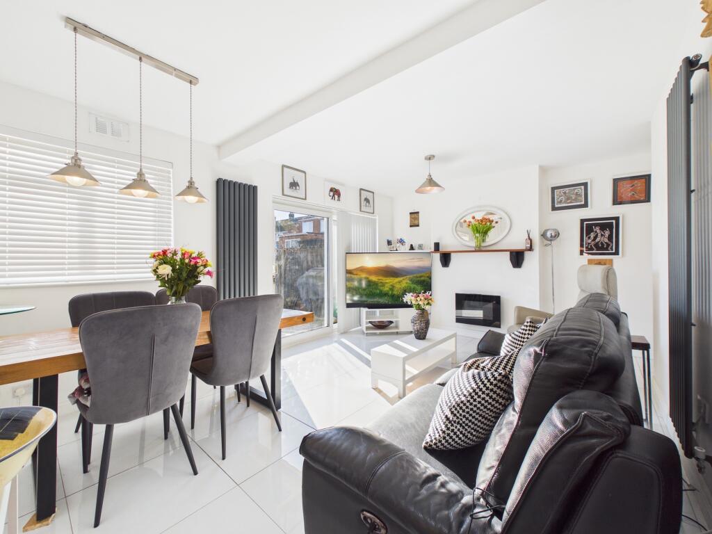 3 Merridale Road photo 3