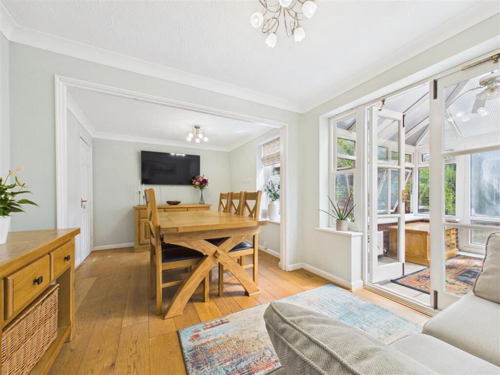 Sandpiper Close, Stratford-Upon-Avon photo 3