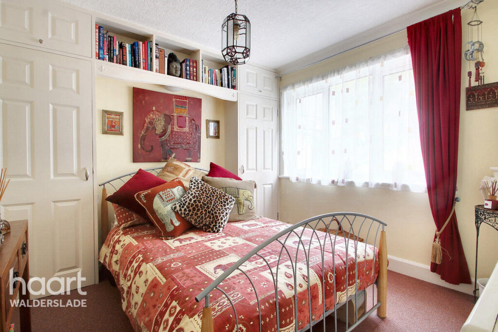 House in Chatham, Medway - More