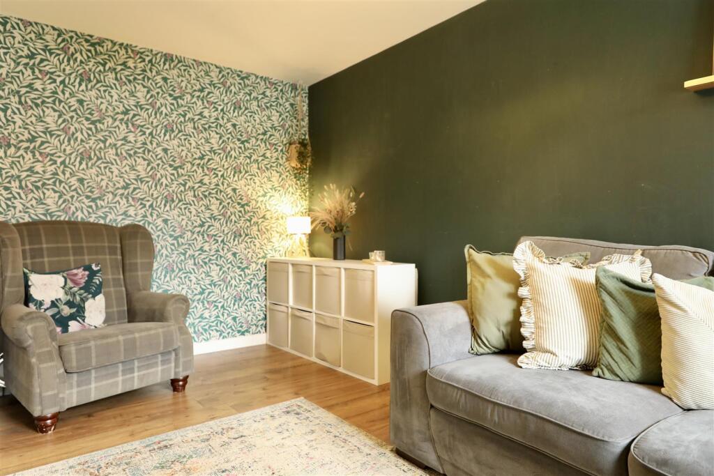 House in Hull, Kingswood - More