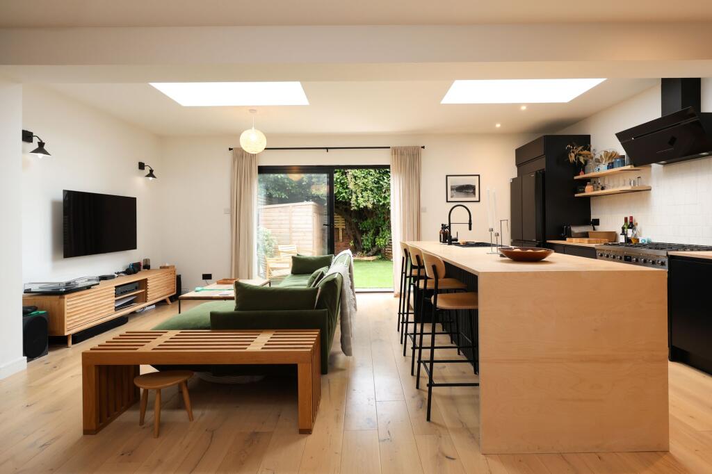 Main image of property: Boston Road, Bristol, BS7