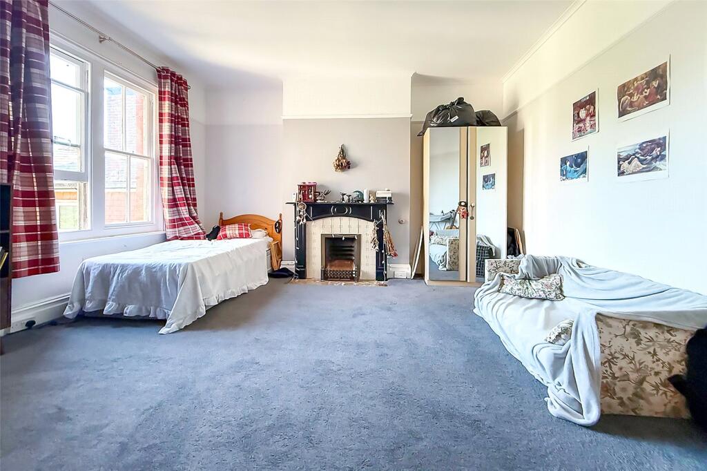 House in Littlehampton - More