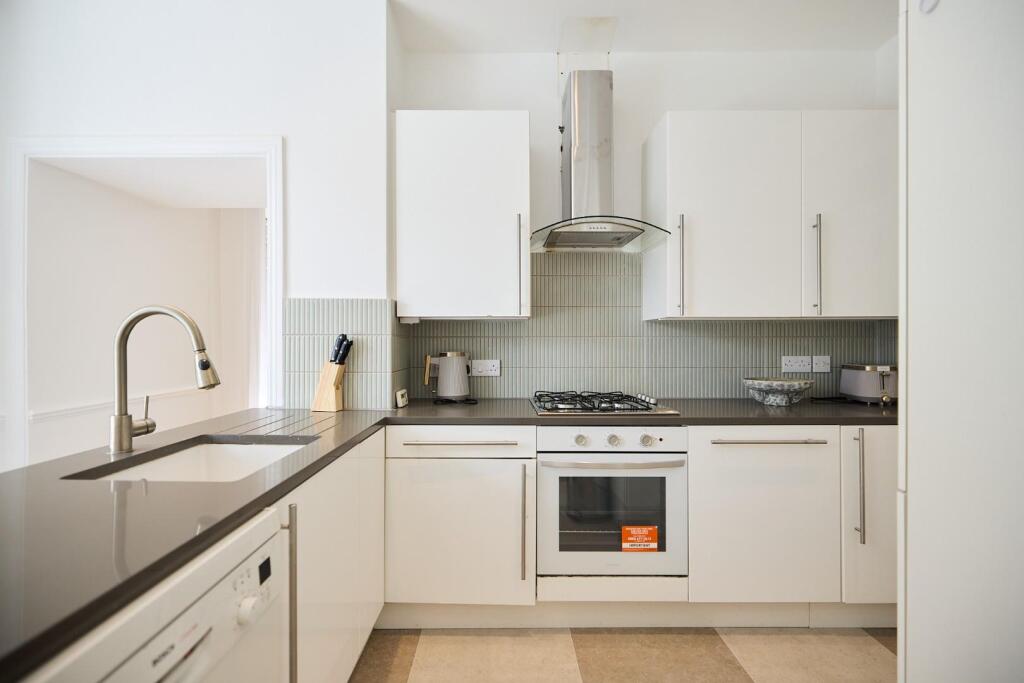 Apartment in London - More