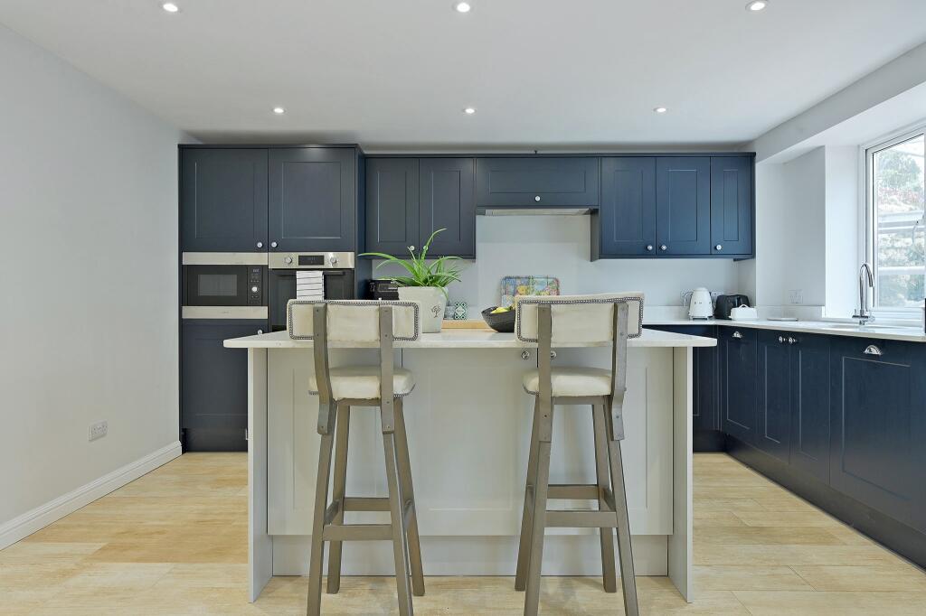 House in Slough, Cox Green - View 5