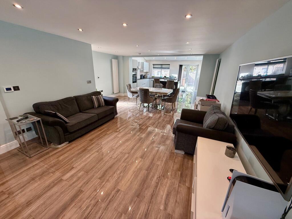 House in Luton - View 4