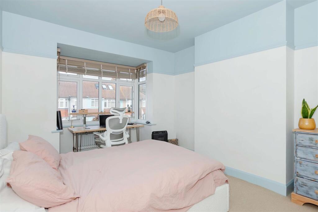 Phrosso Road, Worthing photo 4