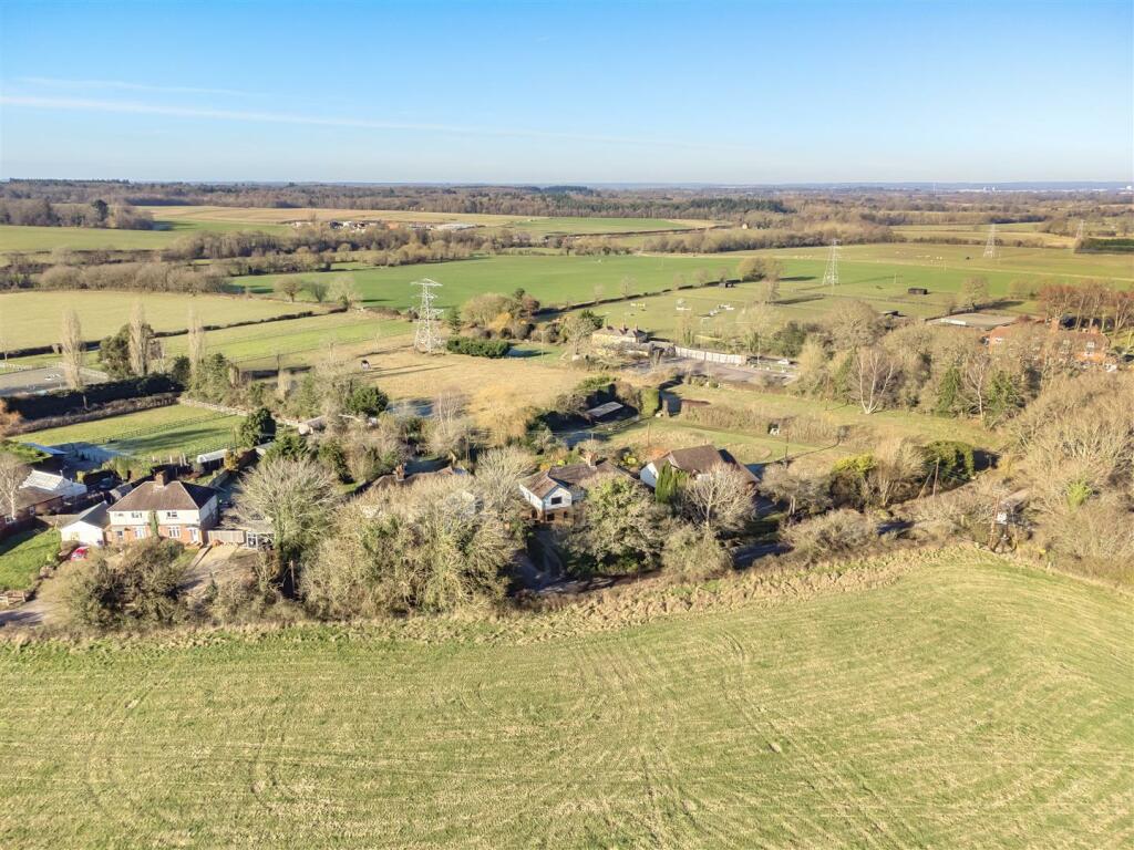Copes Lane, Bramshill, Hook photo 3