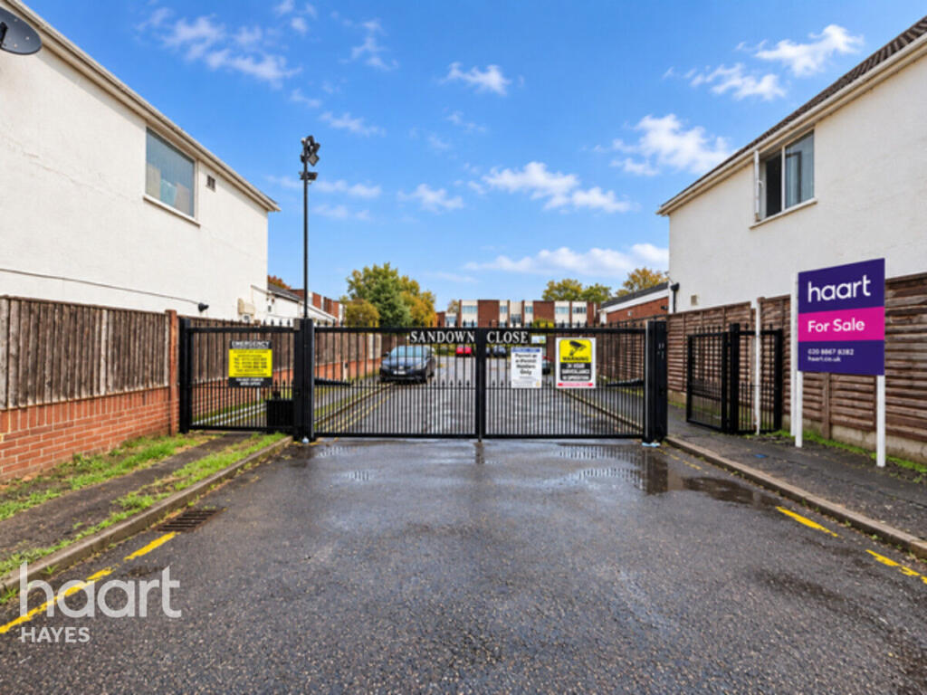 Sandown Close, Hounslow photo 2